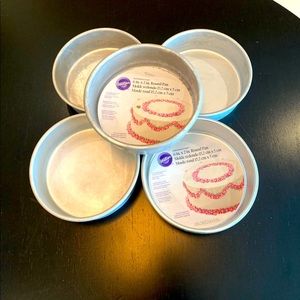 Round Cake Pan by Wilton (price its for each pan)🛍️